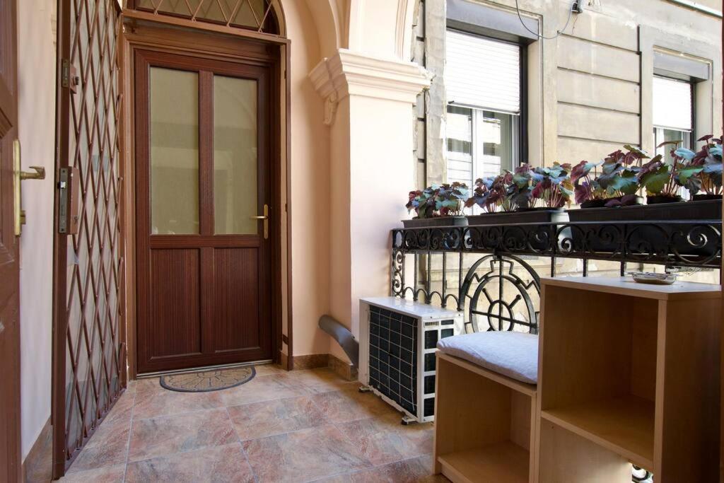 Standard Apartment By Hi5 - St. King Street 16. Budapest Kültér fotó